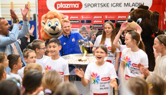 Luka Vrbančić nogometaš GNK Dinamo u Zagreb donio plamen Plazma Sportskih igara mladih